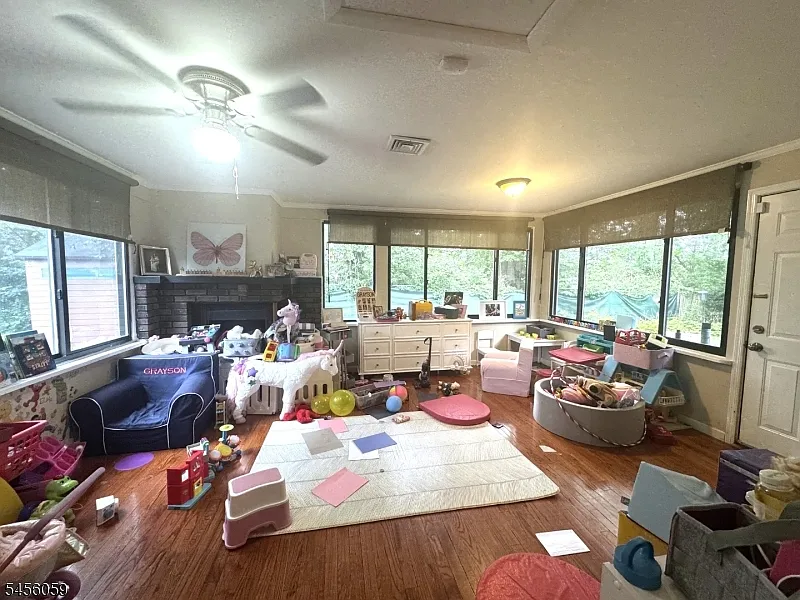 3 bed, 2.0 bath, $3,800 — Photo 4