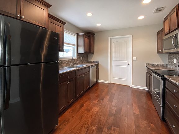 5th image of 271 Williamsburg Cir