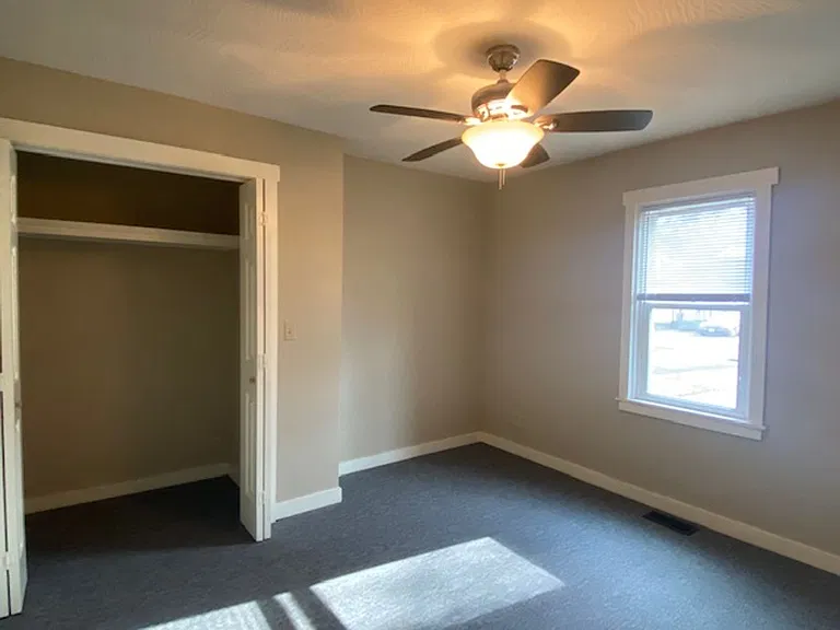 1701 E Belmont St — Photo 12