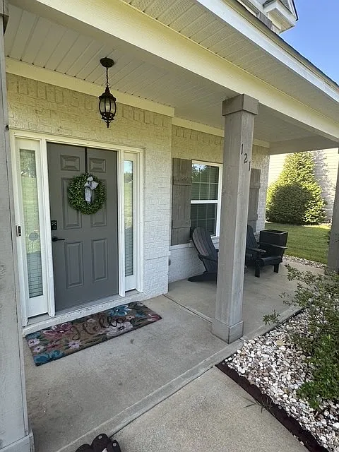 4 bed, 2.5 bath, 2860 sqft, $3,200 — Photo 2