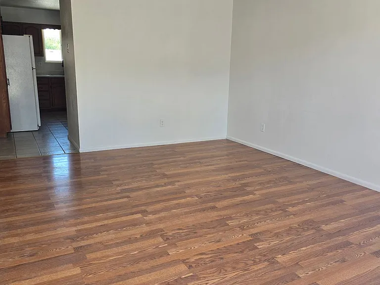 940 Iowa Ave — Photo 2