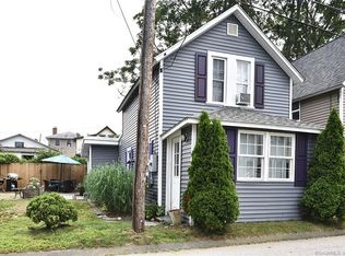 12 S Pine St, Niantic, CT 06357