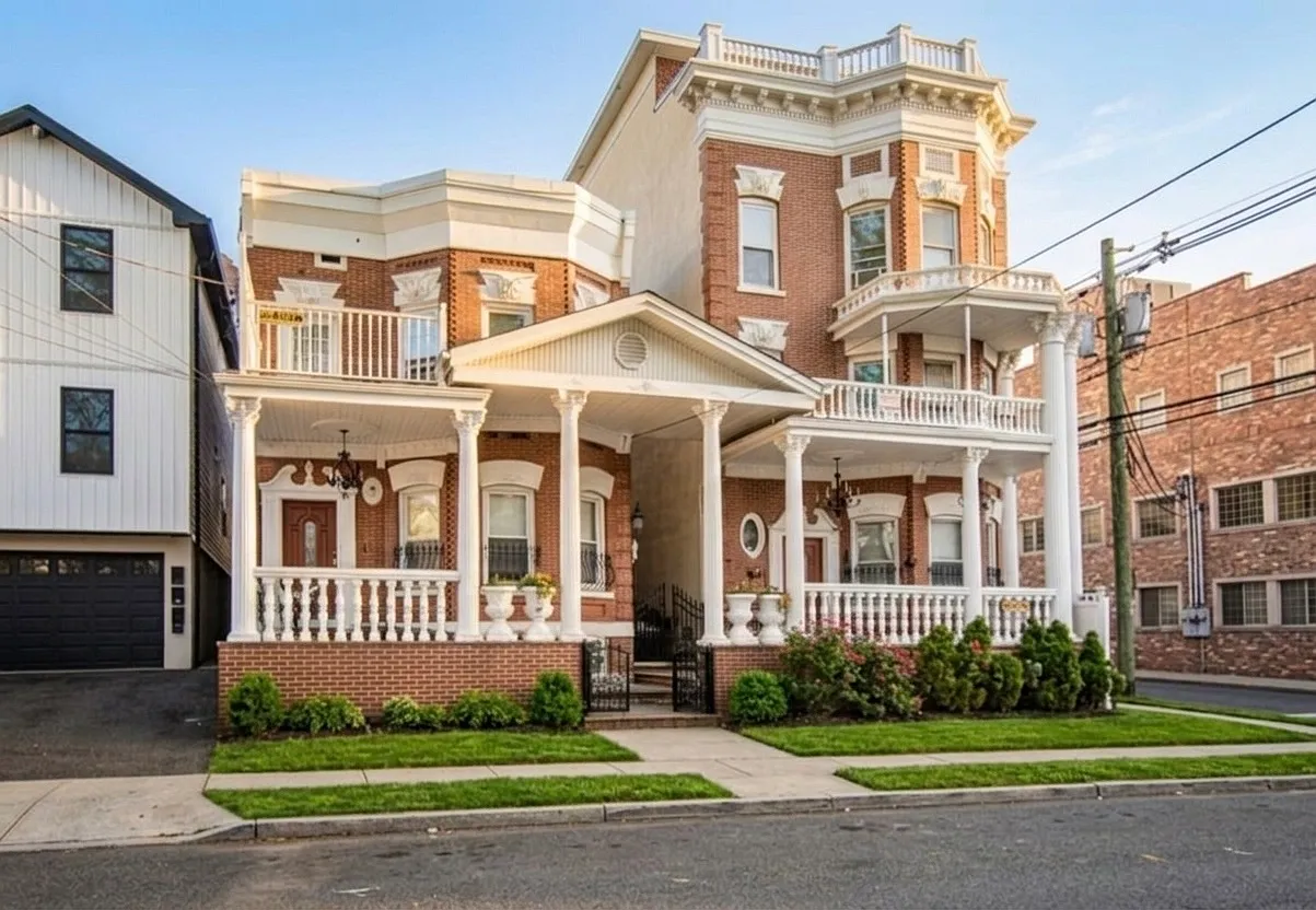2 bed, $2,400 — Photo 1