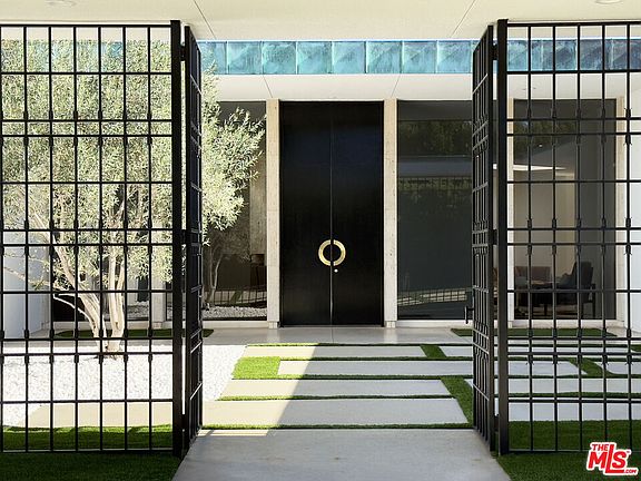 4th image of 340 Trousdale Pl