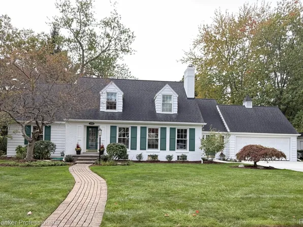 499 Sunningdale Dr, Grosse Pointe Woods, MI 48236