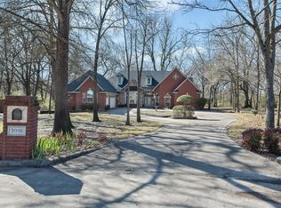 2015 Creekview Dr, Commerce, TX 75428