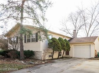 116 Chestnut Ln, Wheeling, IL 60090