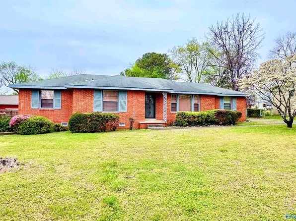 4215 McClain Ln NW, Huntsville, AL 35810