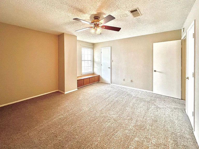 1247 Dallas Dr — Photo 8