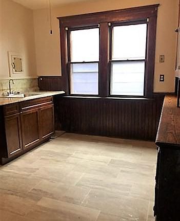 2nd image of 673 E Delavan Ave