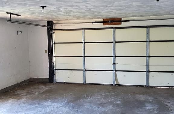 4th image of 187 Lake Dr