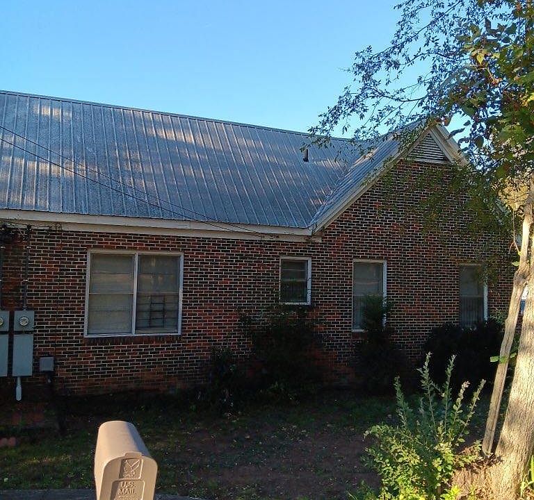 2nd image of 413 Court St N