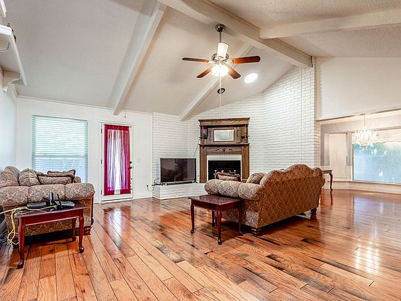 5th image of 2312 Teakwood Ln