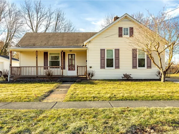 1029 Center St, Grafton, OH 44044