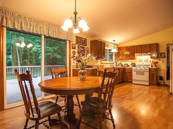 3rd image of 14001 Iroquois Woods Dr