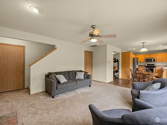 4th image of 18805 93rd Avenue E