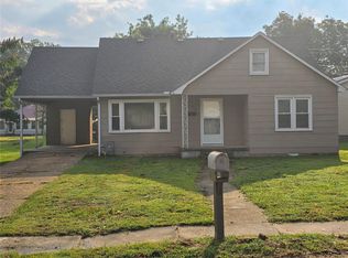 335 S Locust St, Dexter, MO 63841