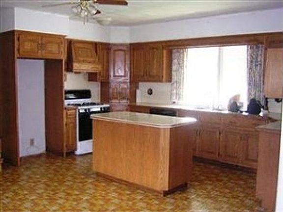 4th image of 4581 Elyria Ave