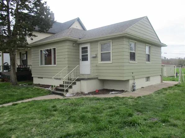 1221 9th Ave S, Clinton, IA 52732