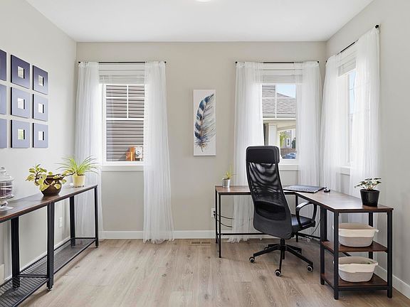 5th image of 63 Rosemount Blvd