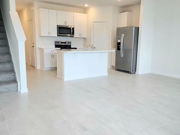 629 Salisbury Cir — Photo 5