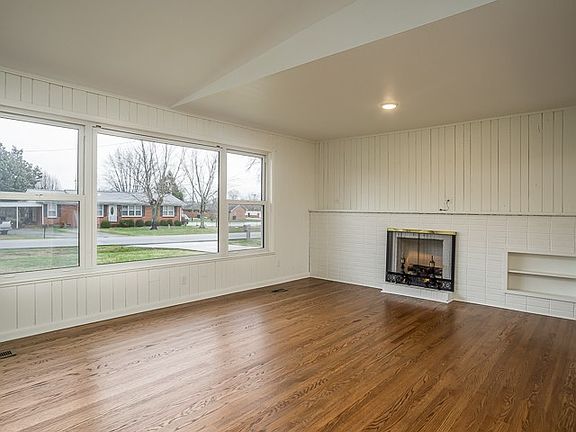 3rd image of 107 N Hills Dr