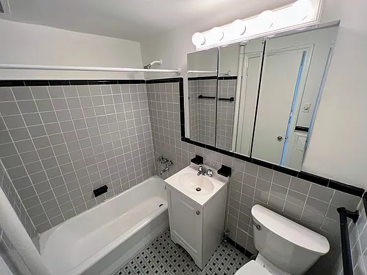 Rented by R New York | media 47