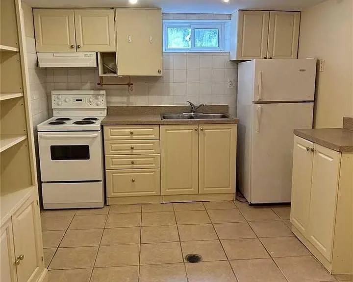 1745 Bathurst St #B — Photo 12