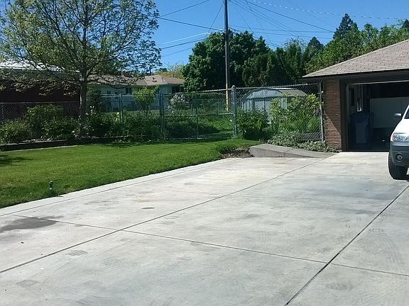 3 lane concrete driveway 