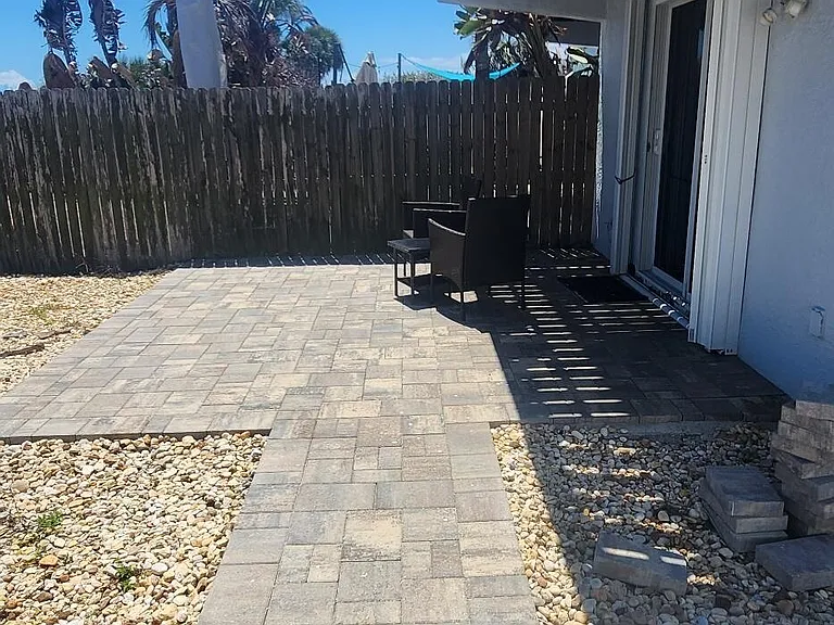 8208 Presidential Ct — Photo 2