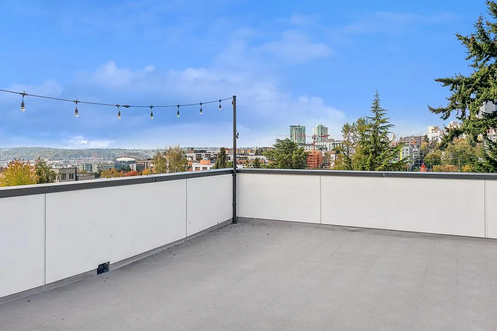 205 16th Ave. #A - 3 bedrooms — Photo 2