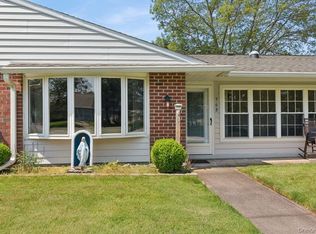 96 Enfield Ct UNIT B, Ridge, NY 11961