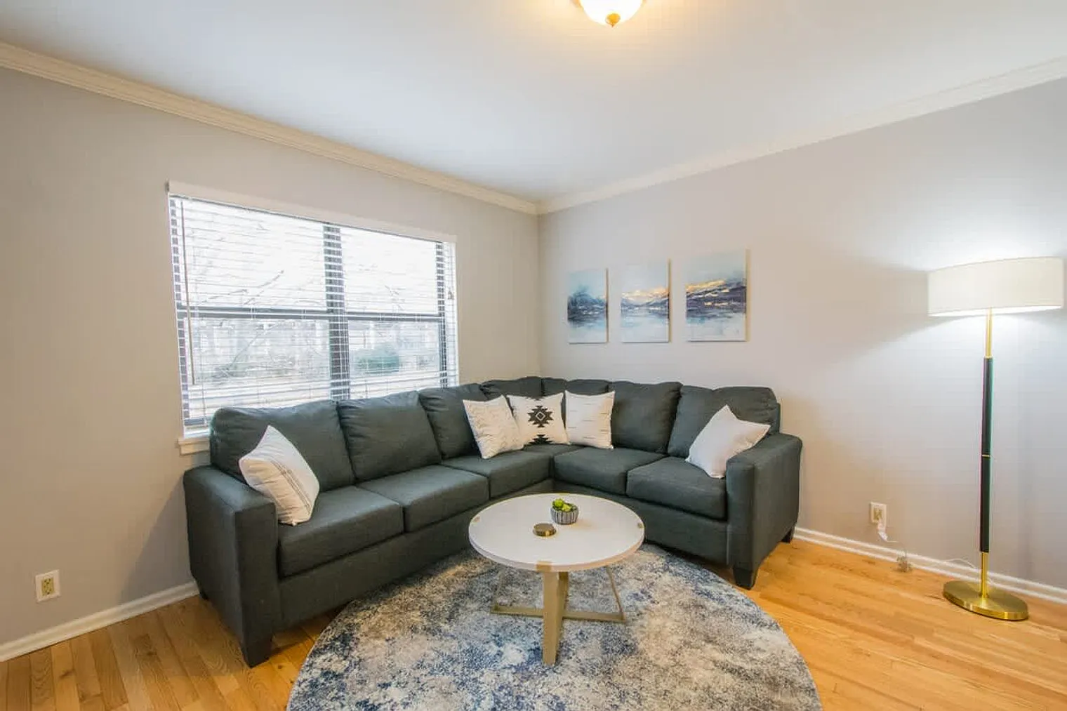 2 bed, 1.0 bath, 990 sqft, $2,299 — Photo 3