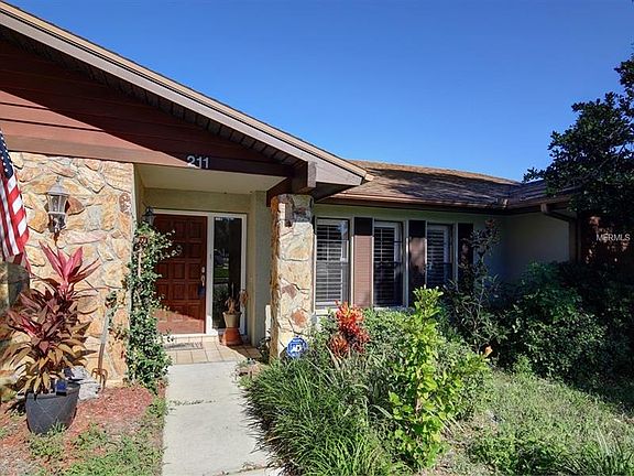 2nd image of 211 Oak Crest Dr