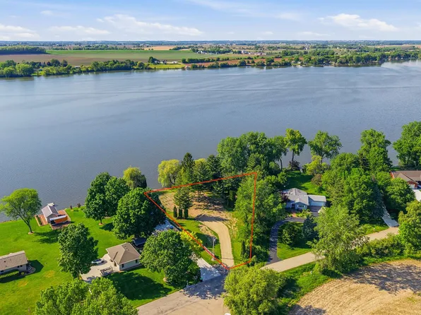 W10904 Glen Dr, Beaver Dam, WI 53916