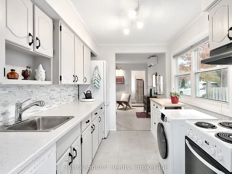 785 7th St E — Photo 11