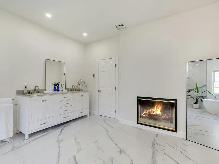 7 The Registry — Photo 18