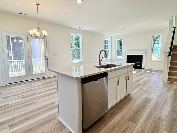 4th image of 313 Winding Creek Dr