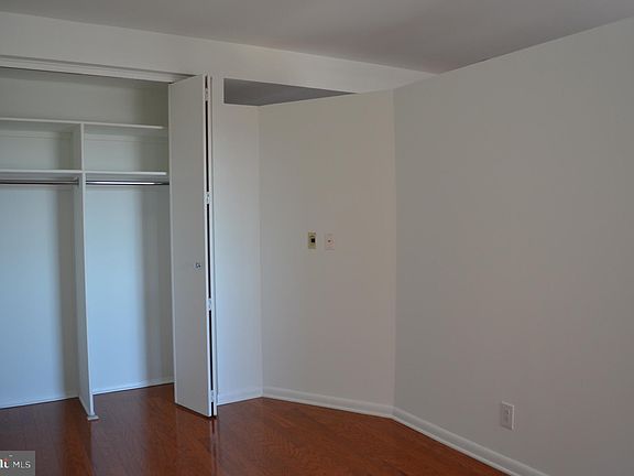 3rd image of 219-29 S 18th St #917