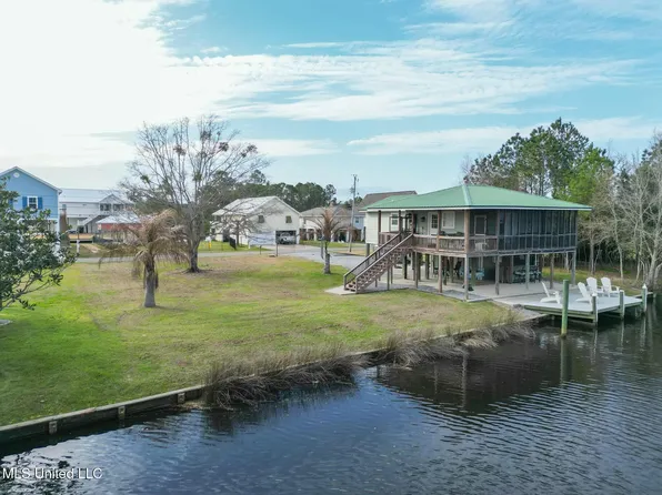 11024 New York St, Bay Saint Louis, MS 39520