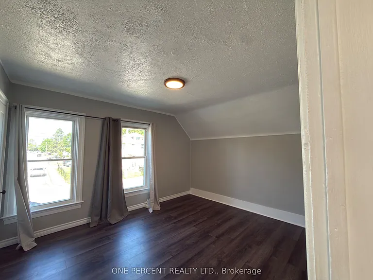 5082 Saint Lawrence Ave — Photo 18