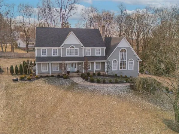 14 Willow Hl, Upper Saddle River, NJ 07458