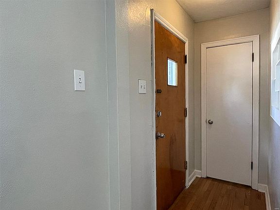 3rd image of 7016 Stratford Ave