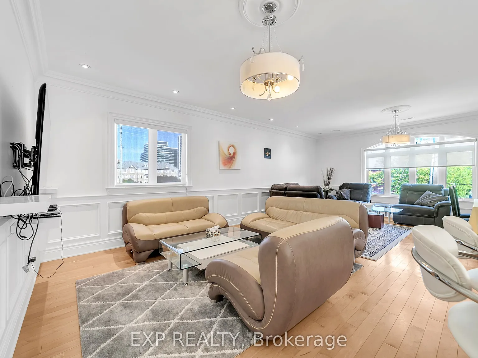 3 bed, $4,000 — Photo 1