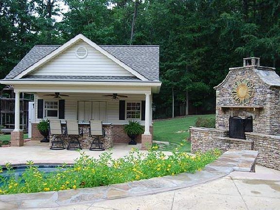 3rd image of 240 Broadmoor Dr