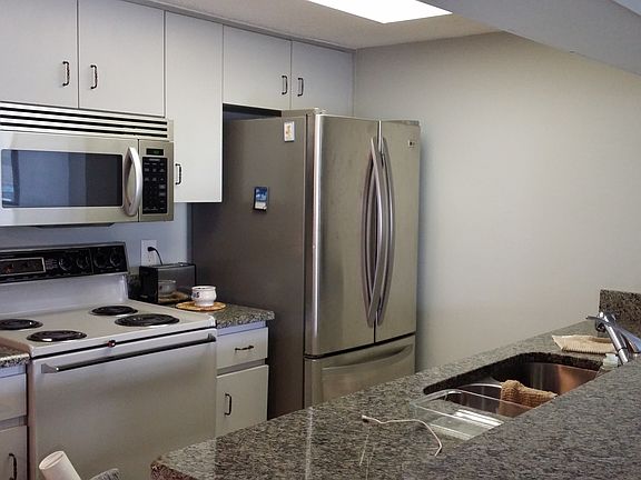 4th image of 7400 Ridgewood Ave #214