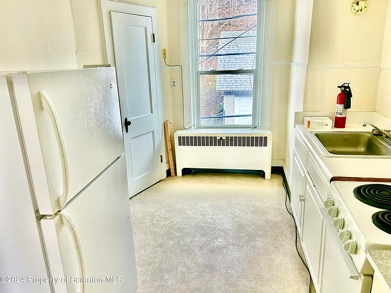 65 Willow Ave #4 — Photo 8
