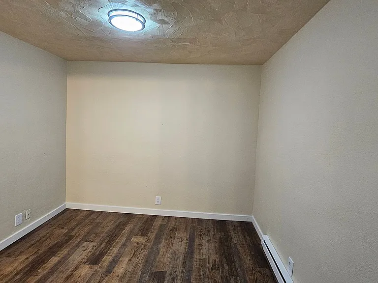 400 Railroad Ave — Photo 43