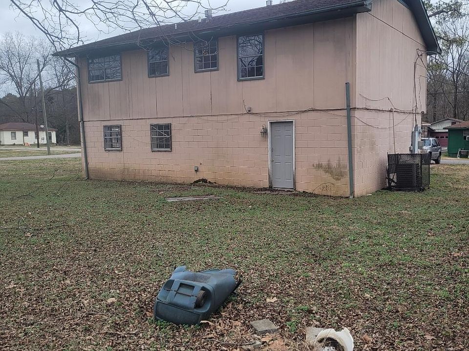 2nd image of 1573 Carver St