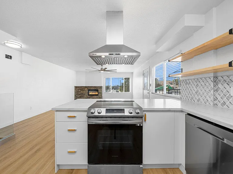 1101 Colusa St #1 — Photo 15